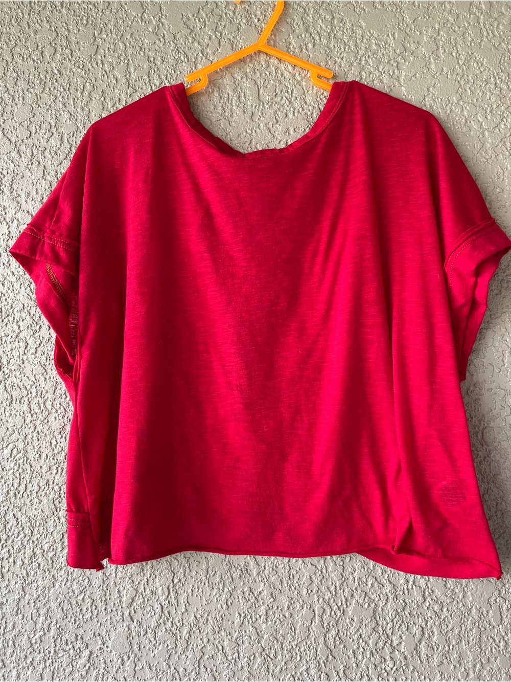 Women’s Casual Red Short-Sleeve Top with Keyhole back